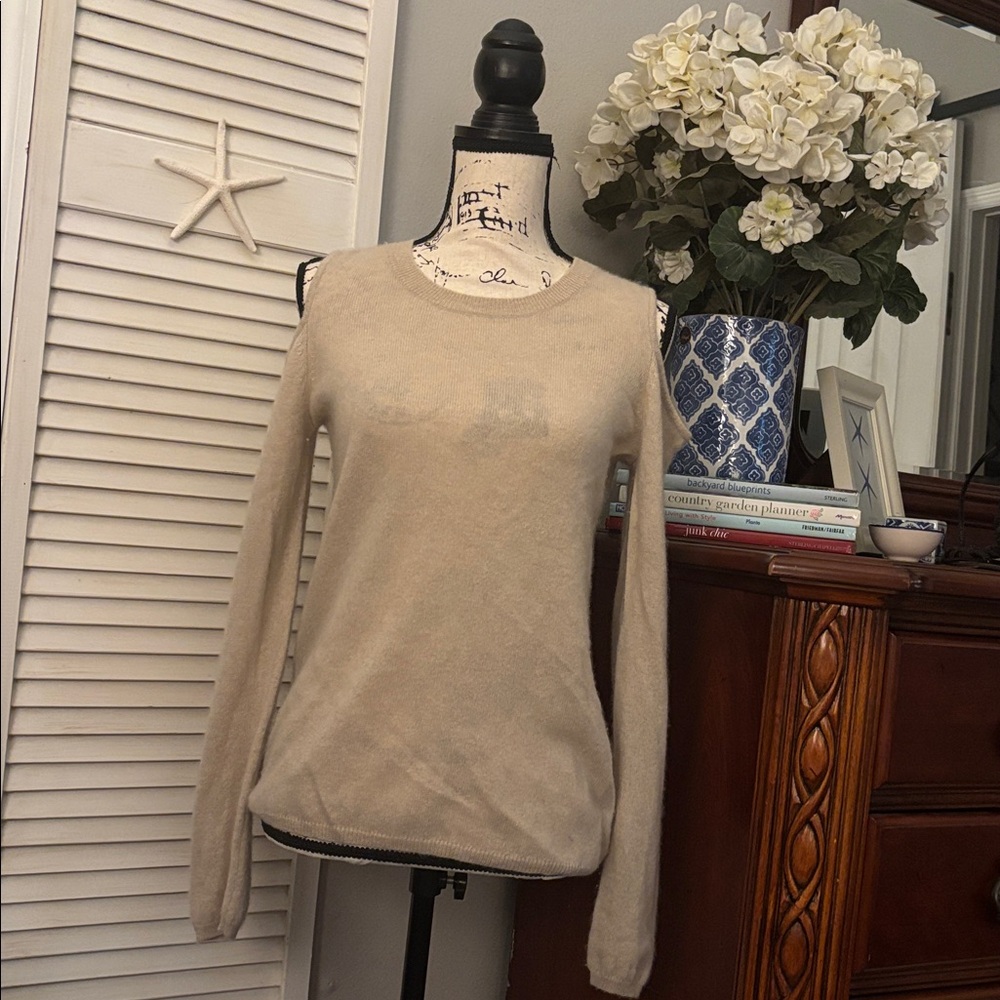 Cashmere Sweater by Peck and Peck Open Shoulder Sz Small